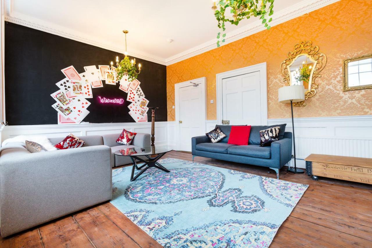 באת' The Wonderland Townhouse - Alice In Wonderland 7Bdr Home מראה חיצוני תמונה