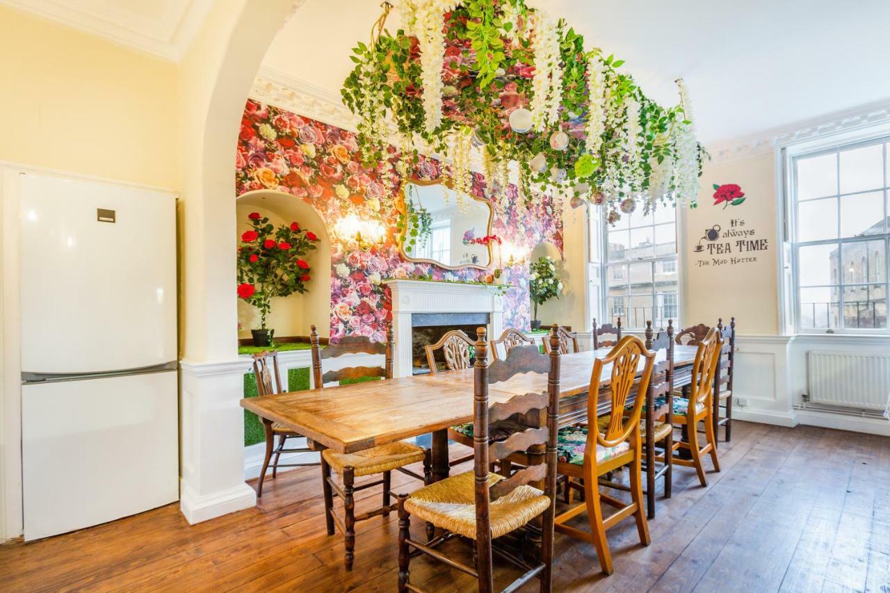 באת' The Wonderland Townhouse - Alice In Wonderland 7Bdr Home מראה חיצוני תמונה