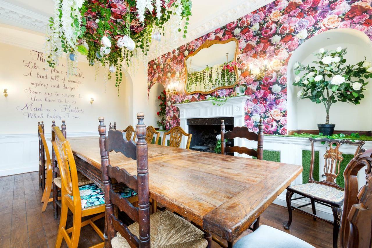 באת' The Wonderland Townhouse - Alice In Wonderland 7Bdr Home מראה חיצוני תמונה