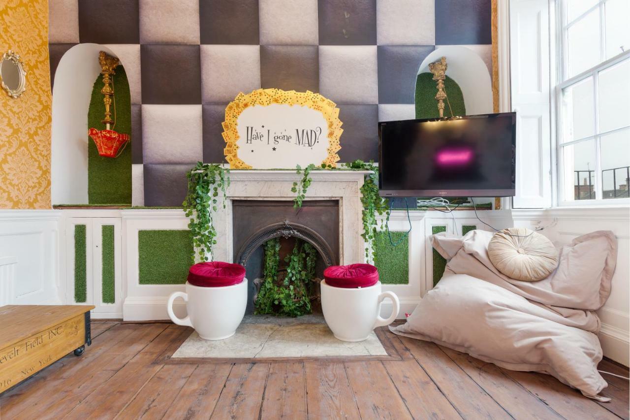 באת' The Wonderland Townhouse - Alice In Wonderland 7Bdr Home מראה חיצוני תמונה