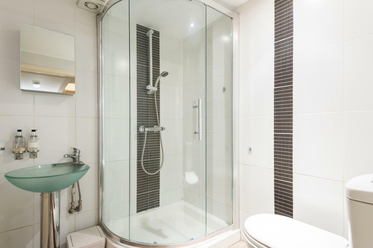 באת' The Wonderland Townhouse - Alice In Wonderland 7Bdr Home מראה חיצוני תמונה